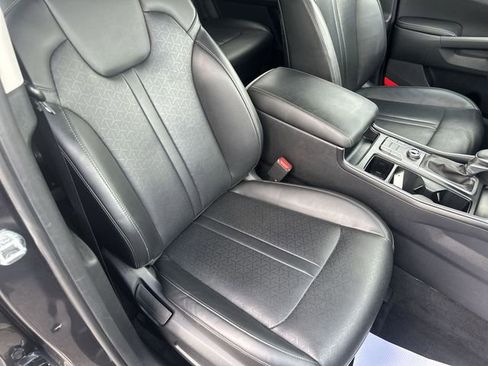 Used 2023 Kia Sorento S FWD image 28