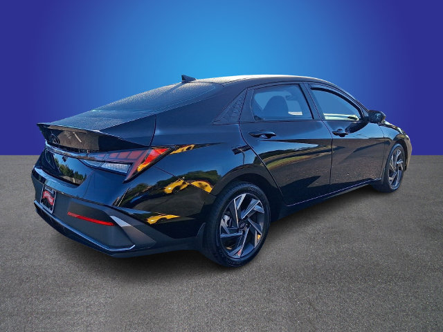 Used 2025 Hyundai Elantra Sport FWD image 4