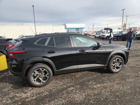 New 2026 Chevrolet Trax LT w/ Driver Confidence Package FWD image 10