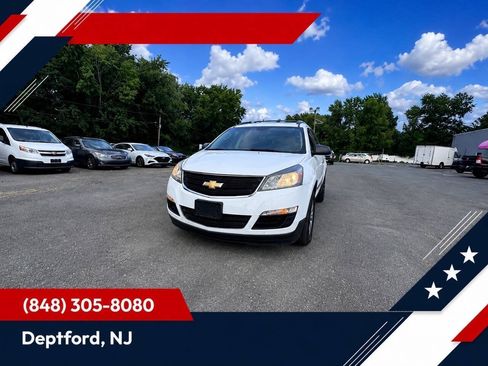 Used 2017 Chevrolet Traverse LS FWD image 2
