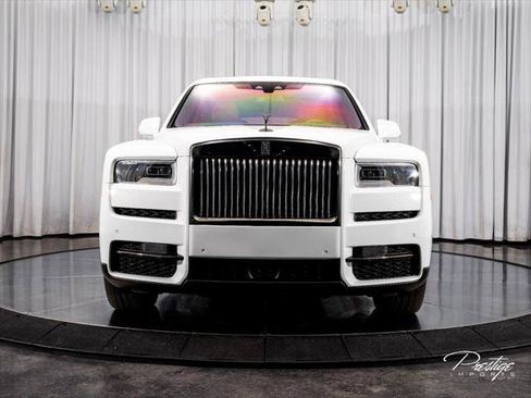 Used 2022 Rolls-Royce Cullinan Black Badge AWD/4WD image 2