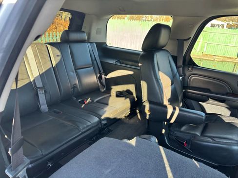 Used 2013 Cadillac Escalade Premium image 22