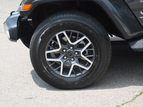 Used 2024 Jeep Wrangler Unlimited Sahara w/ Technology Group AWD/4WD image 26