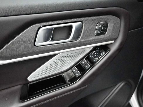 Used 2025 Ford Explorer Platinum RWD image 10