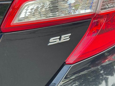 Used 2012 Toyota Camry SE FWD image 6