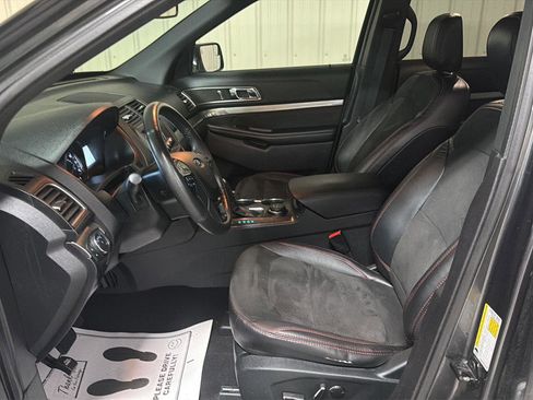 Used 2018 Ford Explorer XLT w/ Equipment Group 202A image 14