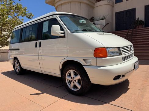 Used 2002 Volkswagen Eurovan MV FWD image 1