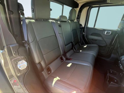 New 2025 Jeep Gladiator Mojave w/ Convenience Group image 9