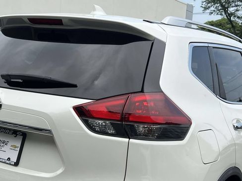 Used 2019 Nissan Rogue SV w/ Sun & Sound Touring Package AWD/4WD image 8