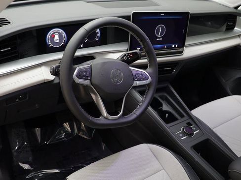 New 2025 Volkswagen Tiguan SE image 7