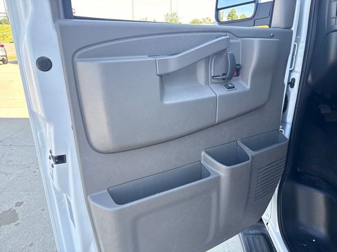 Used 2025 Chevrolet Express 3500 LT w/ LT Preferred Equipment Group RWD image 10