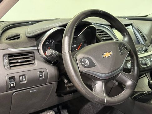 Used 2019 Chevrolet Impala LT FWD image 16