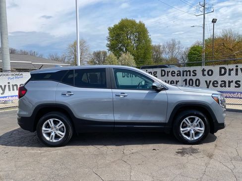 Used 2024 GMC Terrain SLE AWD/4WD image 2
