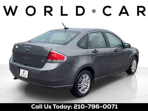 Used 2010 Ford Focus SE image 7