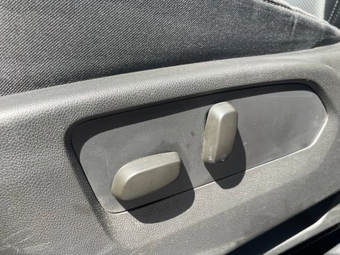 Used 2022 Buick Envision Essence w/ Technology Package I FWD image 20