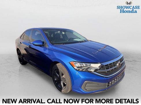 Used 2023 Volkswagen Jetta SE w/ Panoramic Sunroof Package FWD image 6
