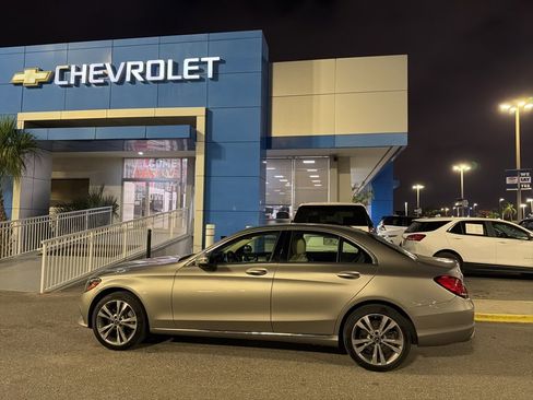 Used 2019 Mercedes-Benz C 300 4MATIC Sedan image 5