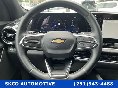 Used 2025 Chevrolet Equinox LT AWD/4WD image 18