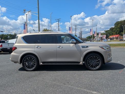 Used 2024 INFINITI QX80 Sensory w/ Cargo Package AWD/4WD image 10