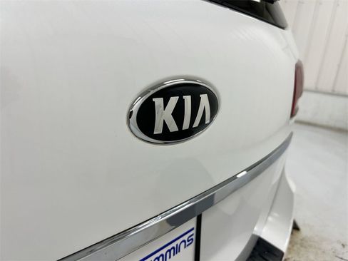 Used 2020 Kia Sedona SX image 28