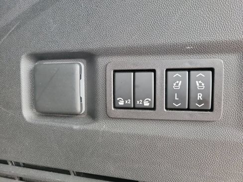 Used 2023 GMC Yukon Denali AWD/4WD image 8