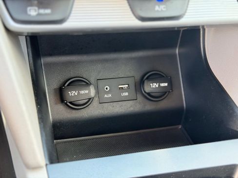 Used 2019 Hyundai Elantra SE FWD image 21
