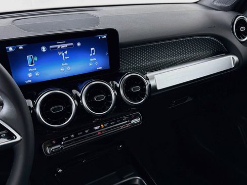 New 2026 Mercedes-Benz GLB 250 image 19