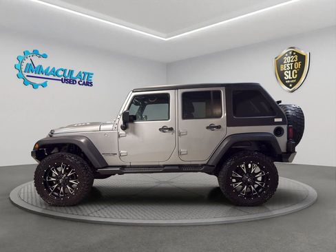 Used 2018 Jeep Wrangler Unlimited Rubicon w/ Connectivity Group image 2