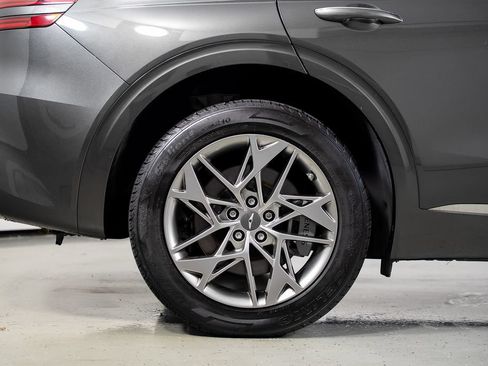 Used 2025 Genesis GV70 2.5T AWD/4WD image 7