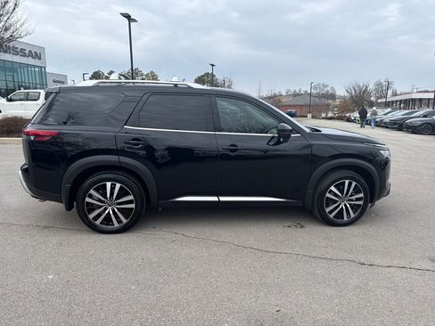 Certified 2025 Nissan Pathfinder Platinum image 2