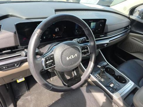 Used 2025 Kia Carnival image 8