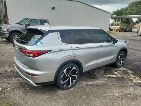 Used 2022 Mitsubishi Outlander SE FWD image 4