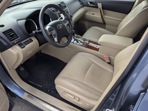 Used 2013 Toyota Highlander Limited image 10