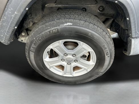 Used 2022 Jeep Wrangler Sport AWD/4WD image 10