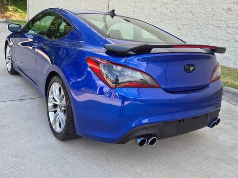 Used 2013 Hyundai Genesis 3.8 RWD image 4