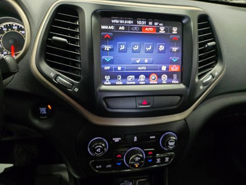 Used 2016 Jeep Cherokee Limited image 23