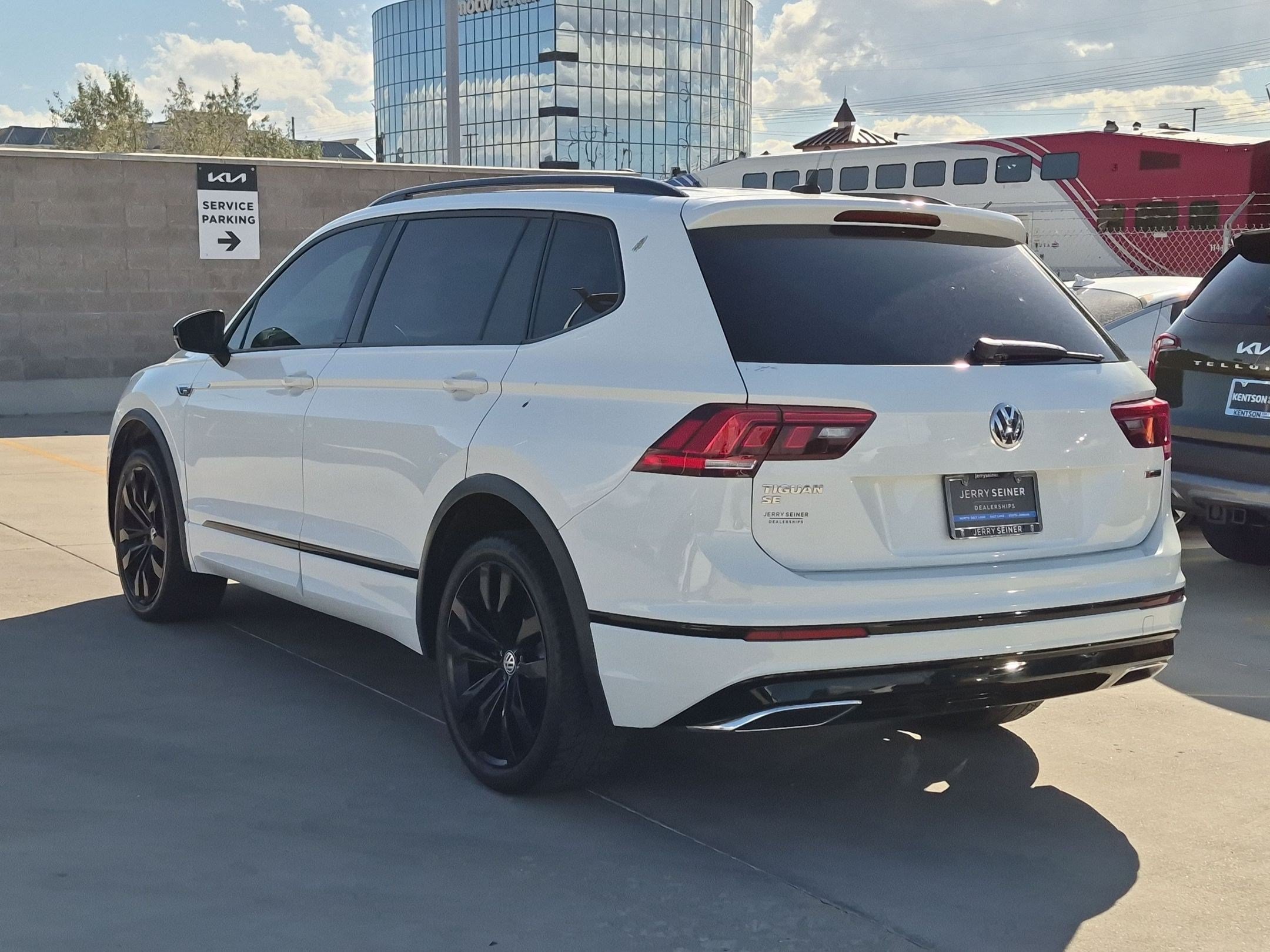 Used 2021 Volkswagen Tiguan SE R-Line AWD/4WD image 4