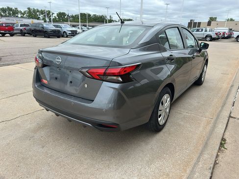 Used 2024 Nissan Versa S FWD image 5