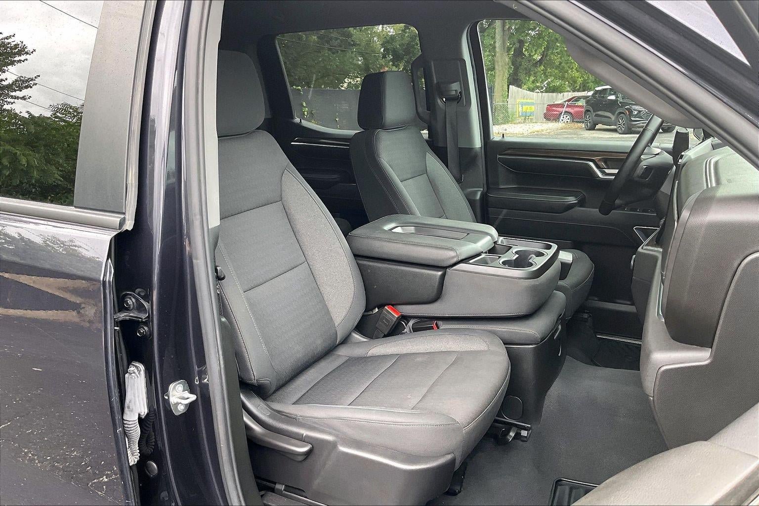Used 2024 Chevrolet Silverado 1500 LT AWD/4WD image 7