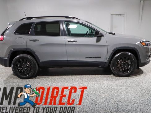 Used 2023 Jeep Cherokee Altitude Lux AWD/4WD image 6