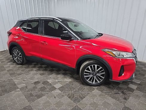 Used 2022 Nissan Kicks SV image 1