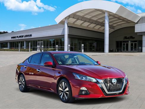 Used 2019 Nissan Altima 2.5 SV image 2