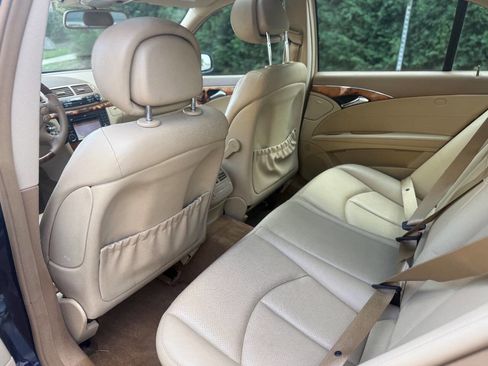 Used 2009 Mercedes-Benz E 350 4MATIC Sedan image 29