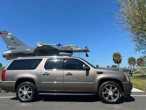 Used 2014 Cadillac Escalade ESV Luxury image 1