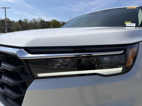 Used 2025 Honda Pilot EX-L image 6