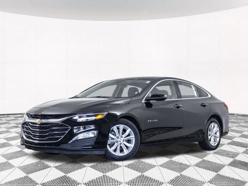 Used 2025 Chevrolet Malibu LT FWD image 2