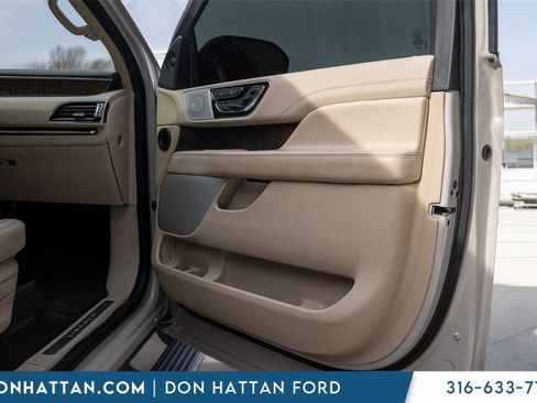 Used 2020 Lincoln Navigator Reserve w/ Luxury Package image 29
