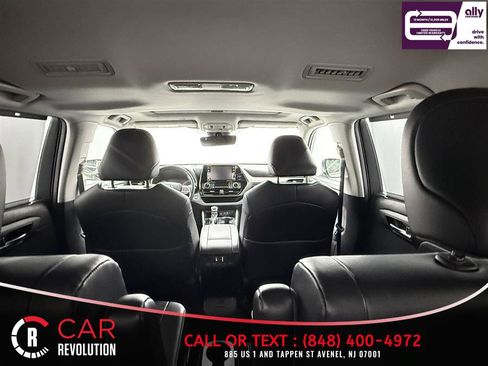 Used 2022 Toyota Highlander XLE image 13
