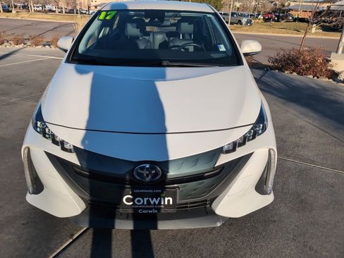 Used 2017 Toyota Prius Prime Premium image 2