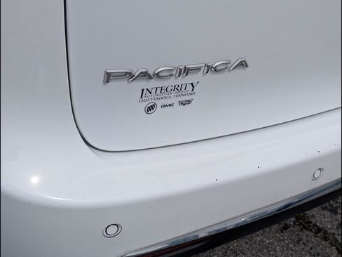 Used 2023 Chrysler Pacifica Touring-L FWD image 23